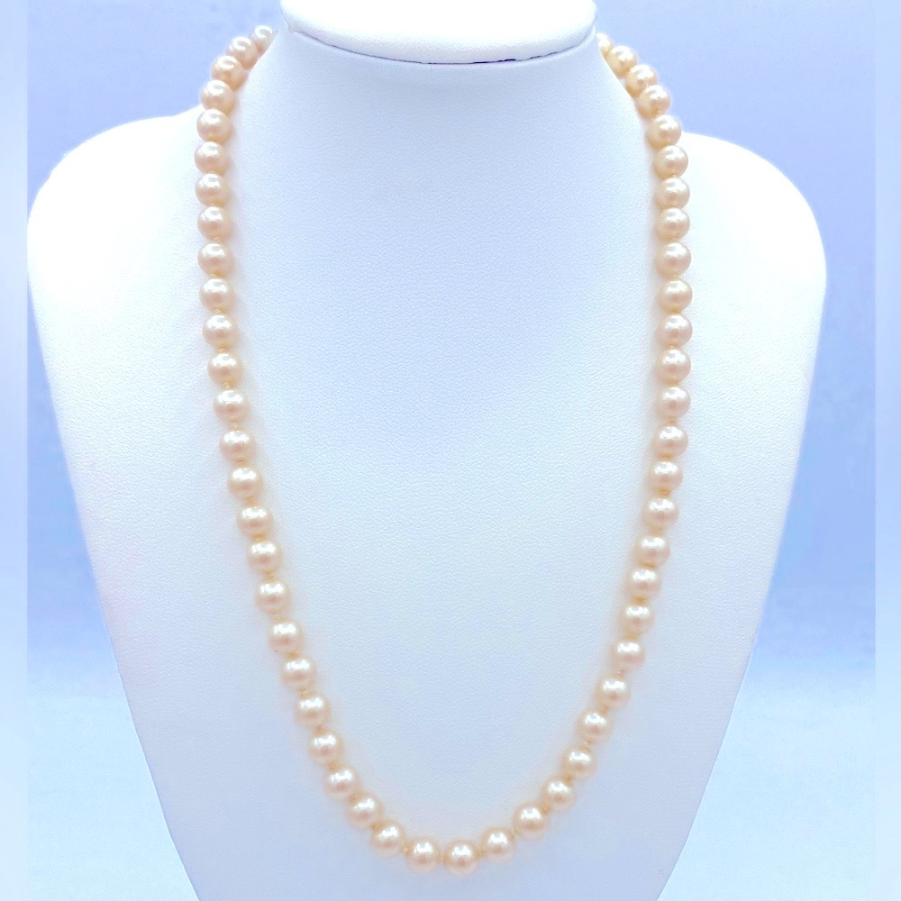 Vintage Dainty Cream Faux Pearl Necklace with A Barrel Clasp 16 1/2” Long